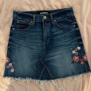Floral Embroidered Dark Wash Jean Skirt - Size 2
